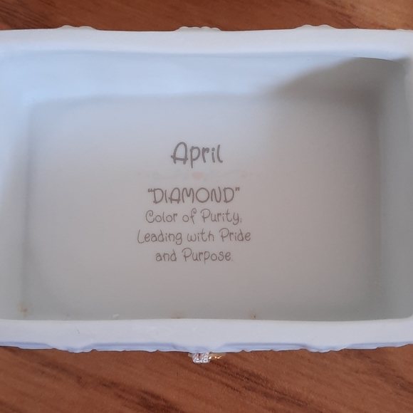 New in box Precious moments April Hopechest - Picture 2 of 6